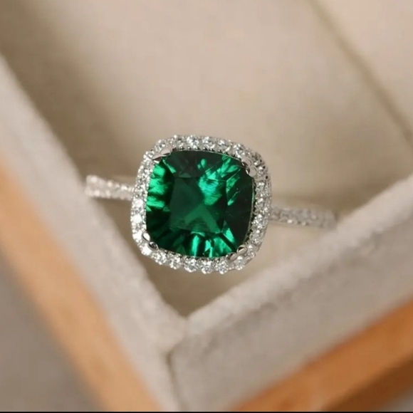 Jewelry - Beautiful Gemstone Ring
